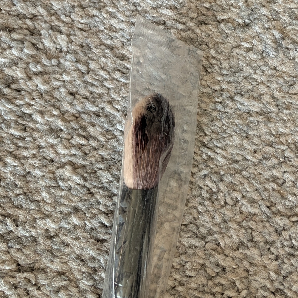 bareMinerals Makeup Brush with Black Handle and Cream Bristles
